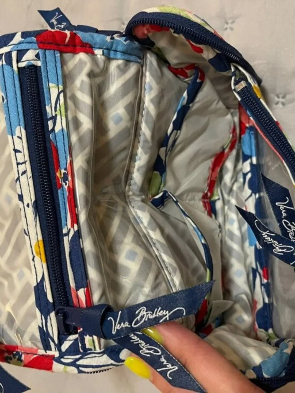 LIKE NEW Vera Bradley quilted cotton hanging cosmetic organizer SUMMER COTTAGE